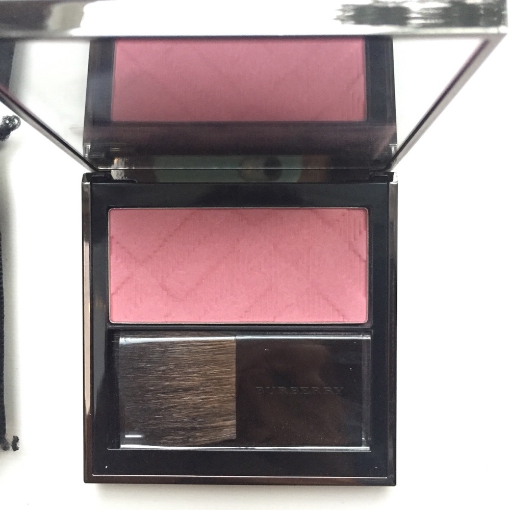 Burberry Light Glow Natural Blush in 4 Peony